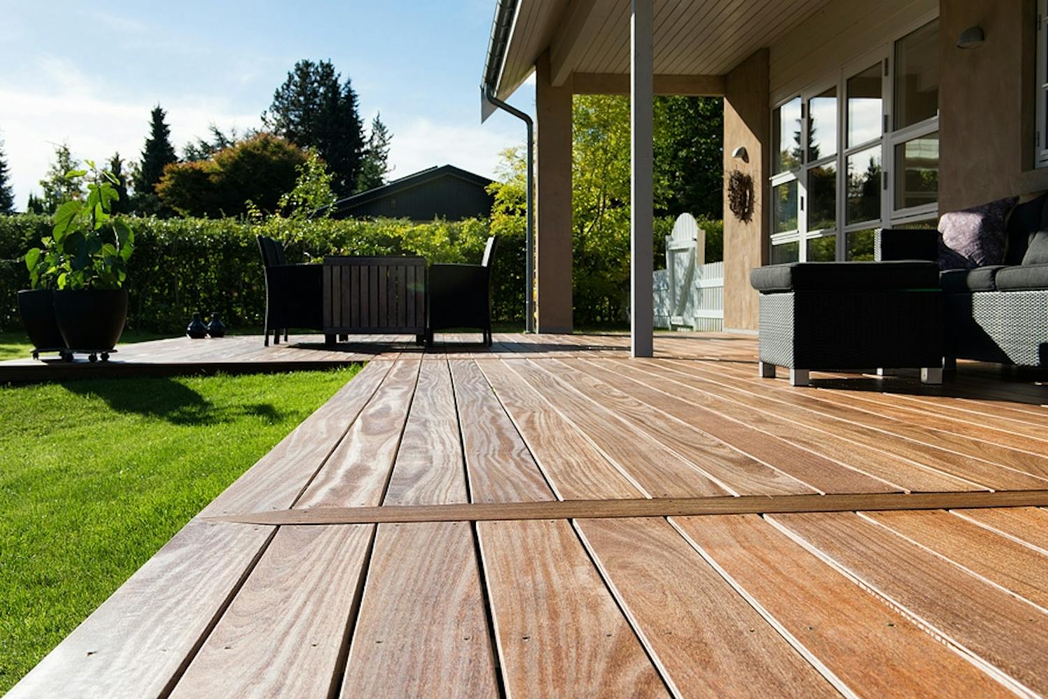 Terrasseolie eller træbeskyttelse Terrasseolie eller træbeskyttelse